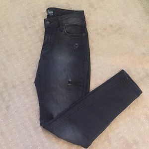 DISTRESSED ROCKSTAR JEANS NWOT